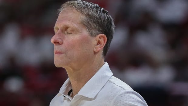 Razorbacks' Eric Musselman closes eyes against Auburn